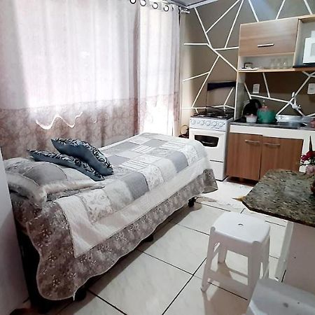 Kitnet K1 Em Torres-Rs - Na Mais Bela Praia Gaucha - Cozinha - Banheiro - Ar Condicionado - Smart Tv 32' - Wi-Fi - Anfitria Superhost No Bnb Екстериор снимка