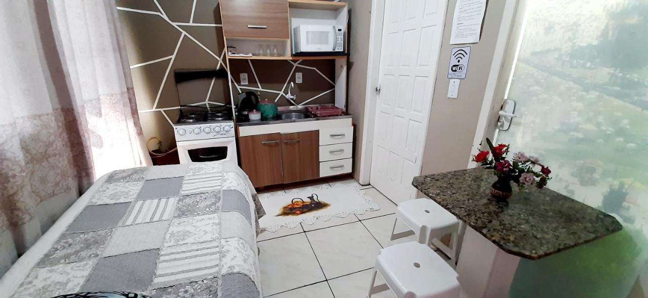 Kitnet K1 Em Torres-Rs - Na Mais Bela Praia Gaucha - Cozinha - Banheiro - Ar Condicionado - Smart Tv 32' - Wi-Fi - Anfitria Superhost No Bnb Екстериор снимка