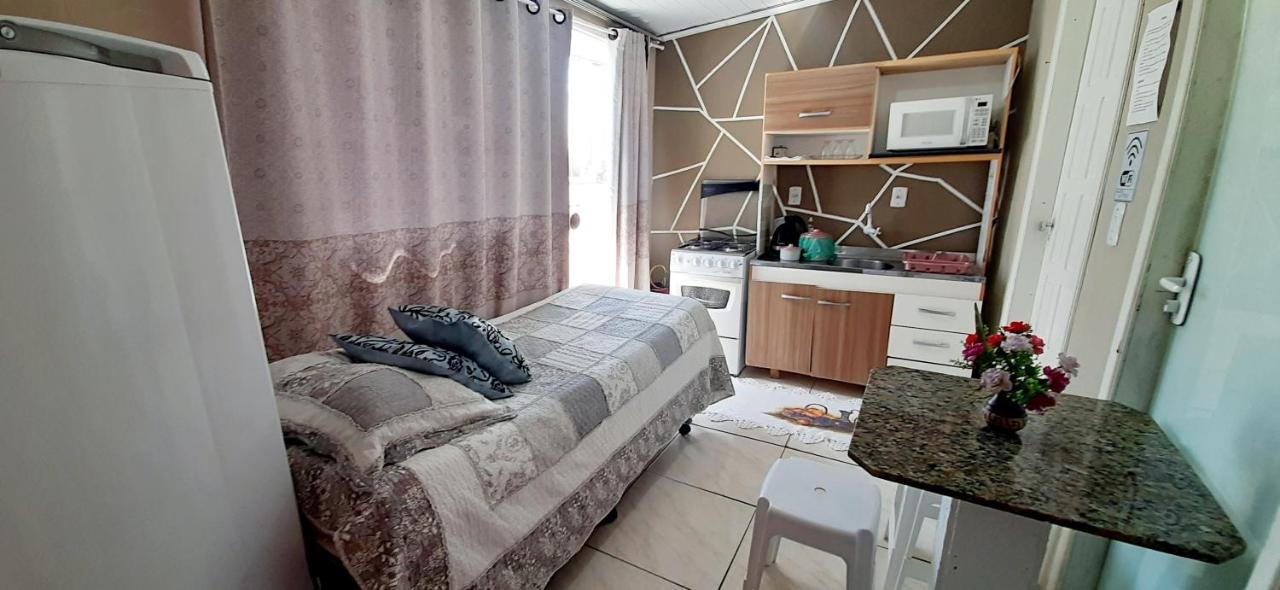 Kitnet K1 Em Torres-Rs - Na Mais Bela Praia Gaucha - Cozinha - Banheiro - Ar Condicionado - Smart Tv 32' - Wi-Fi - Anfitria Superhost No Bnb Екстериор снимка