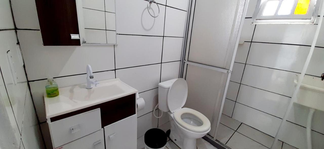 Kitnet K1 Em Torres-Rs - Na Mais Bela Praia Gaucha - Cozinha - Banheiro - Ar Condicionado - Smart Tv 32' - Wi-Fi - Anfitria Superhost No Bnb Екстериор снимка