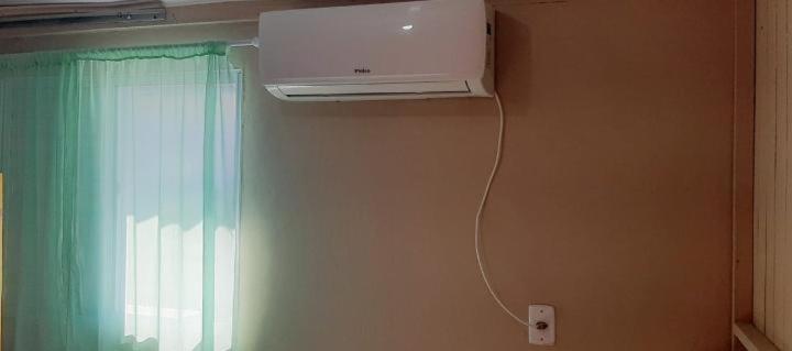 Kitnet K1 Em Torres-Rs - Na Mais Bela Praia Gaucha - Cozinha - Banheiro - Ar Condicionado - Smart Tv 32' - Wi-Fi - Anfitria Superhost No Bnb Екстериор снимка