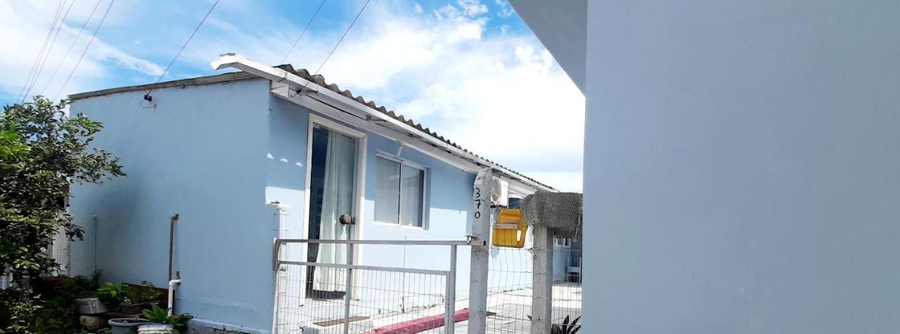 Kitnet K1 Em Torres-Rs - Na Mais Bela Praia Gaucha - Cozinha - Banheiro - Ar Condicionado - Smart Tv 32' - Wi-Fi - Anfitria Superhost No Bnb Екстериор снимка