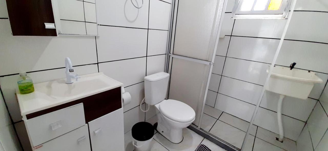 Kitnet K1 Em Torres-Rs - Na Mais Bela Praia Gaucha - Cozinha - Banheiro - Ar Condicionado - Smart Tv 32' - Wi-Fi - Anfitria Superhost No Bnb Екстериор снимка