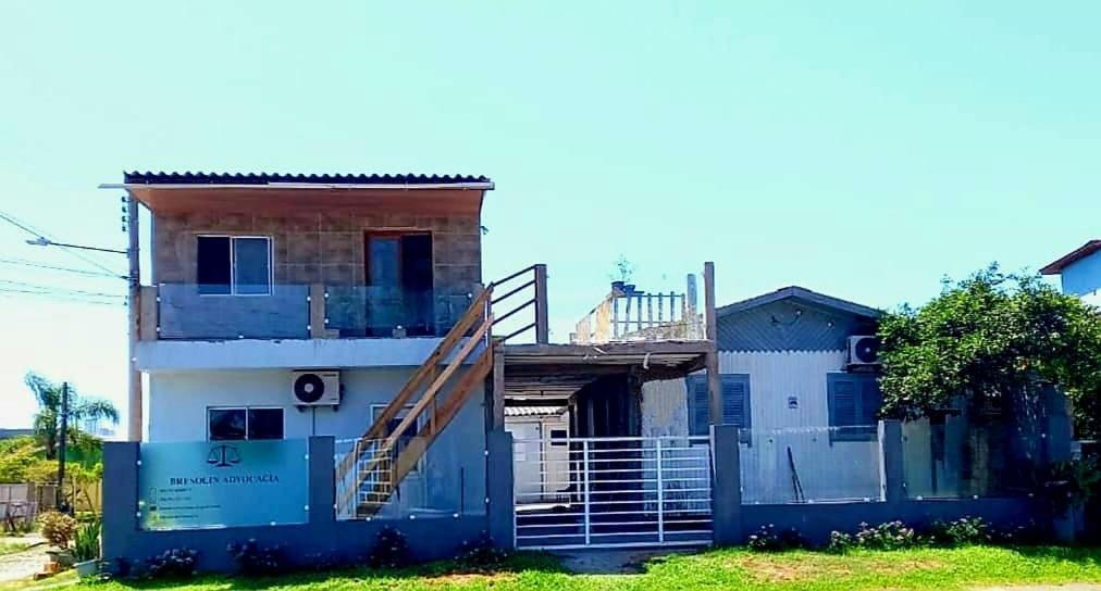 Kitnet K1 Em Torres-Rs - Na Mais Bela Praia Gaucha - Cozinha - Banheiro - Ar Condicionado - Smart Tv 32' - Wi-Fi - Anfitria Superhost No Bnb Екстериор снимка
